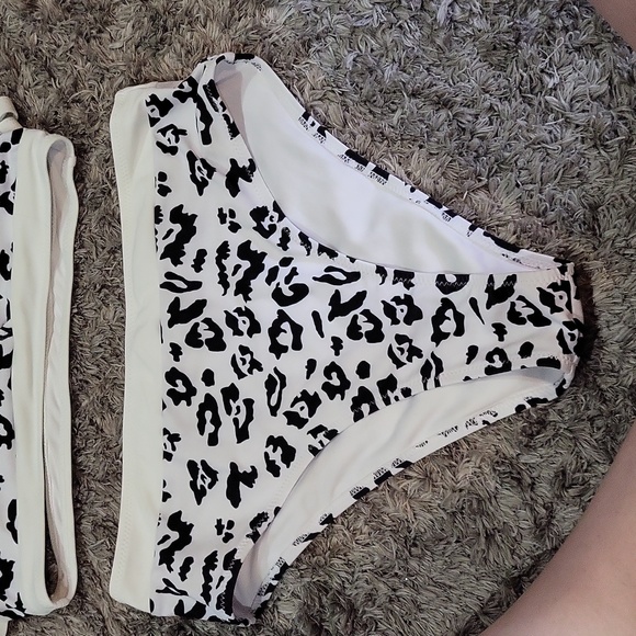 Beachsissi Swimsuit - Picture 4 of 9